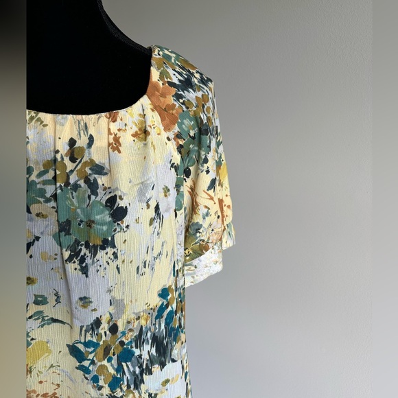 Women’s Christopher & Banks Floral Short Sleeve Top - Picture 2 of 5